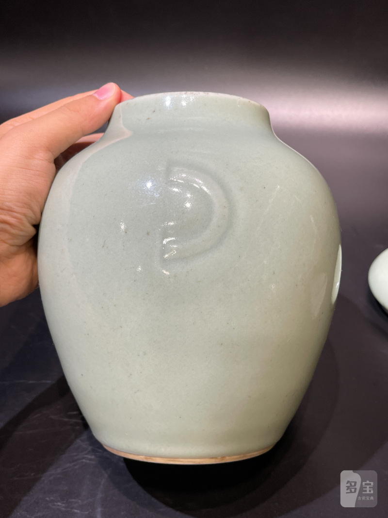清道光 豆青釉月牙盖罐 - 图3